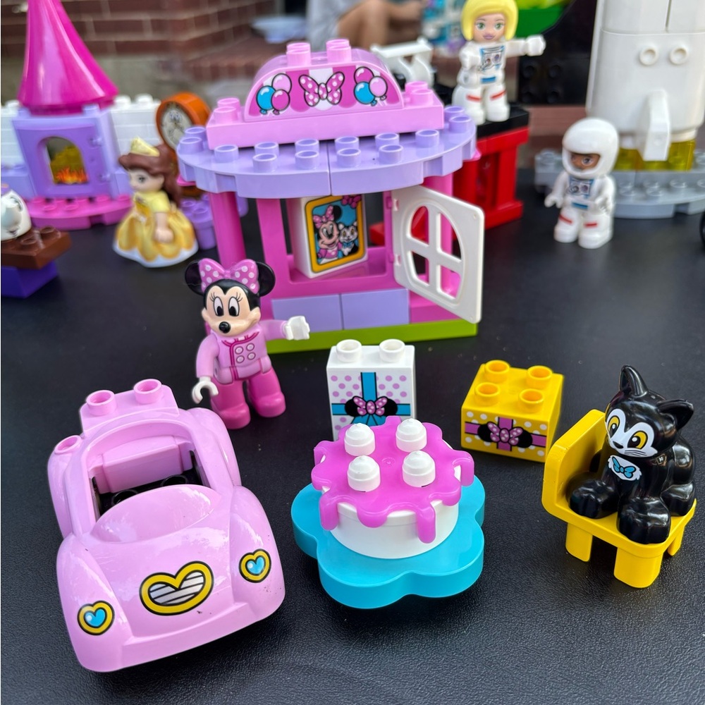 RETIRED Duplo Lego Minnie Mouse’s Birthday Party